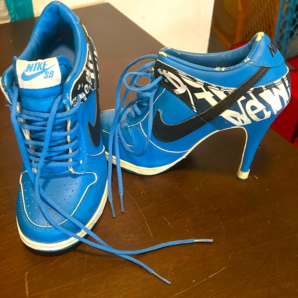 Nike pumps. Lightly worn. 6.5. Blue.